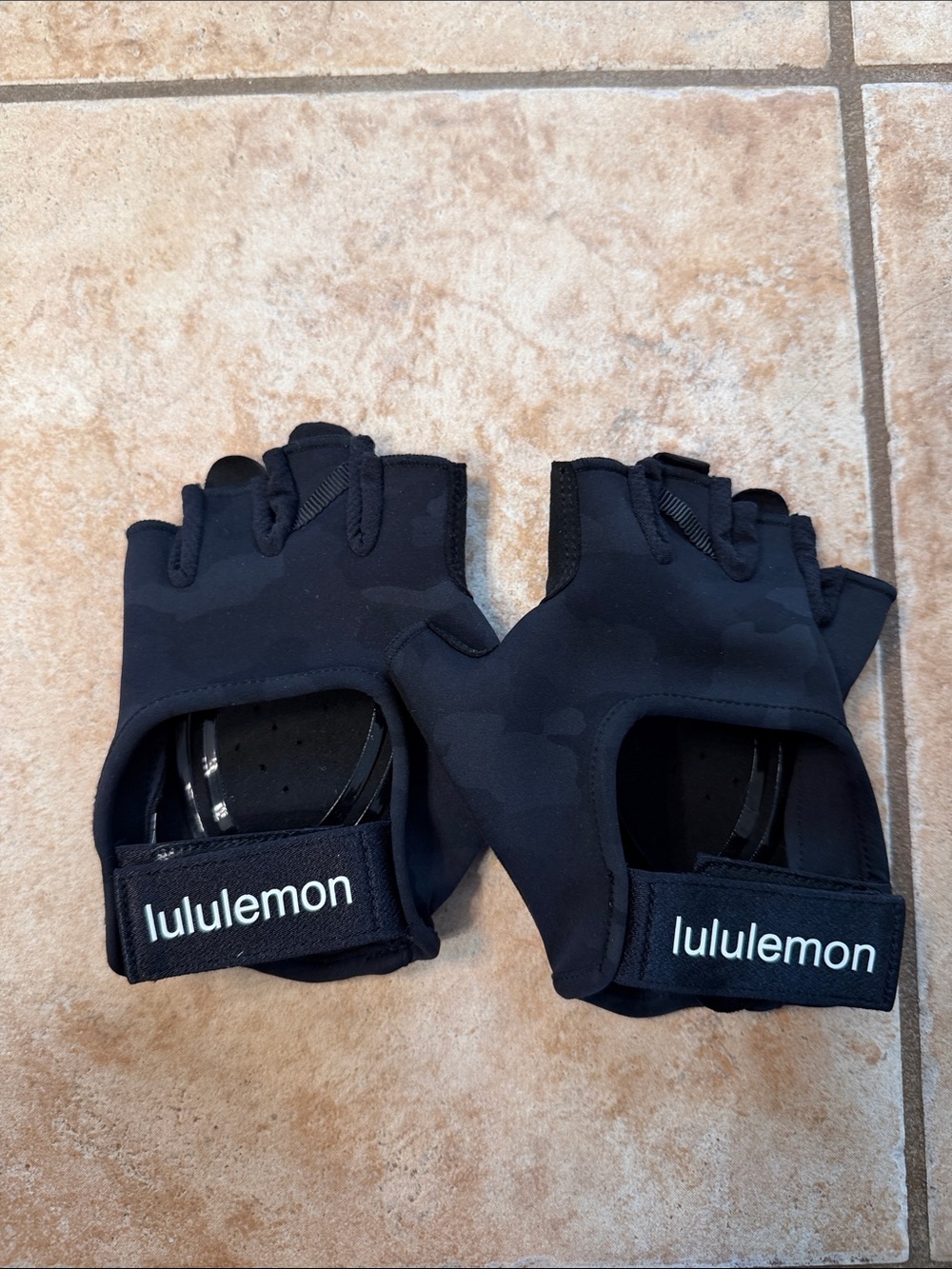 lululemon athletica Men's Black Fingerless Workout Gloves with Logo Strap